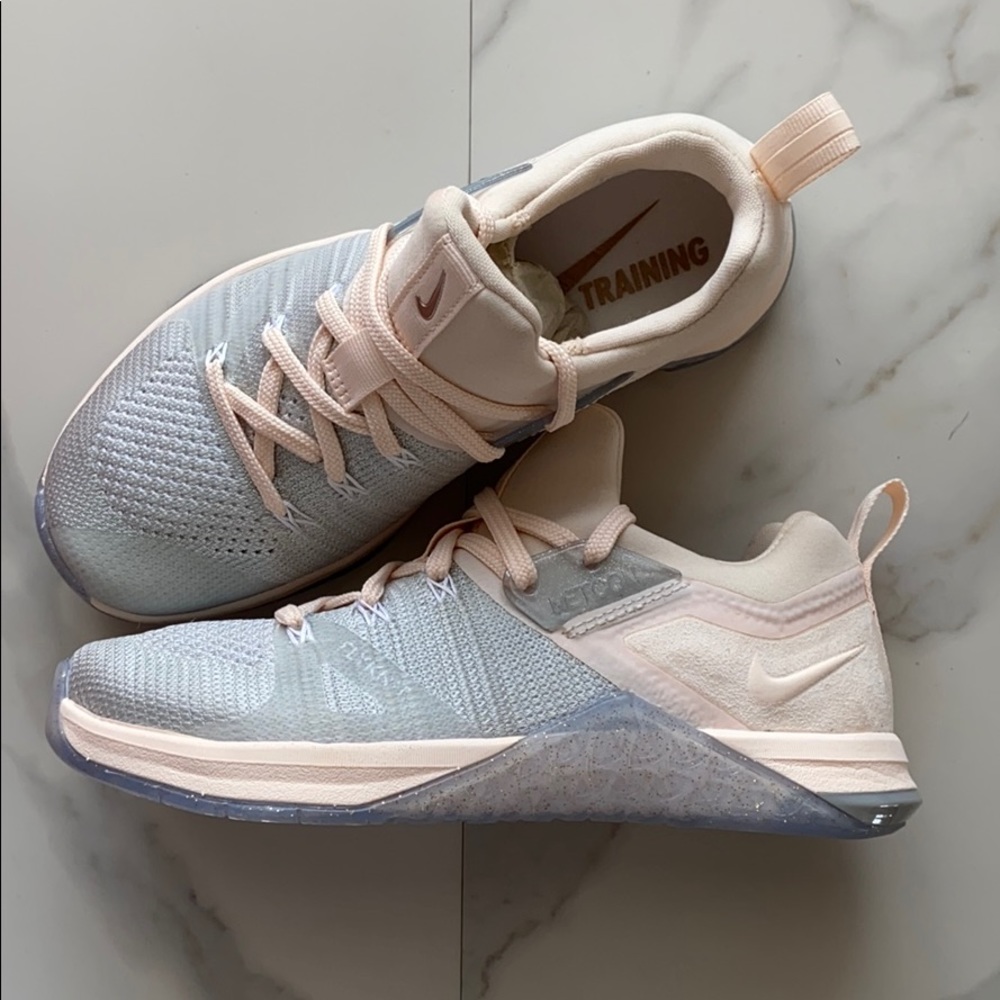 NWT Nike Metcon flyknit 3 metallic - Picture 5 of 8